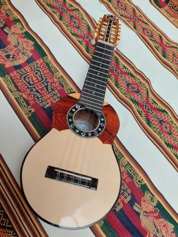 Charango Profesional "PQ.010"