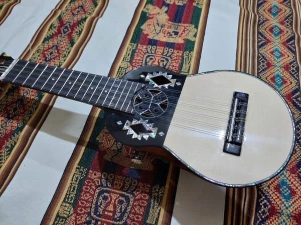 Charango Profesional Marichiweu "PQ.011"