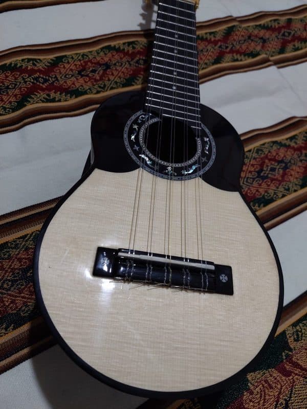 Charango Profesional "PQ.008"